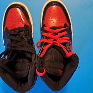 Nike Jordan's red and black 7y